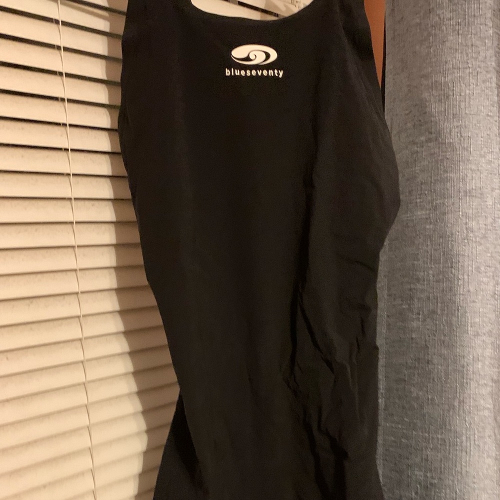 Blue seventy kneeskin. Worn a few times. Great for meets!